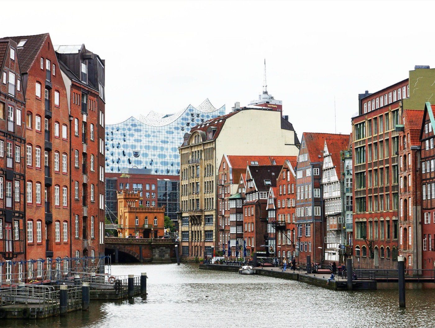 Hamburg Germany Old Harbor Houses With The New Elbphilharmonie